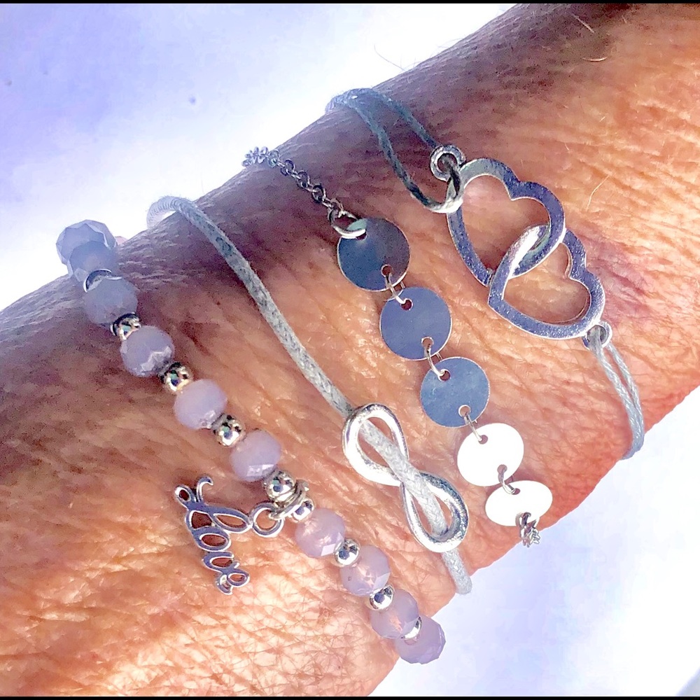 🌷 Each Item = $5🌷 Adorable set of Bracelets( 4).